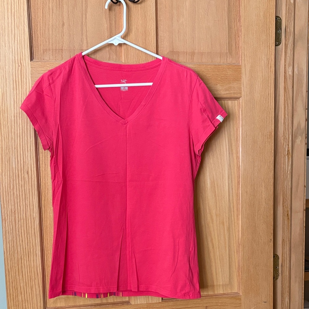 Arc’teryx V-Neck in vibrant coral color